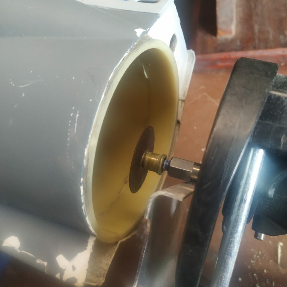 38 RECORTNDO TUBO ESTANCO CON DREMMEL