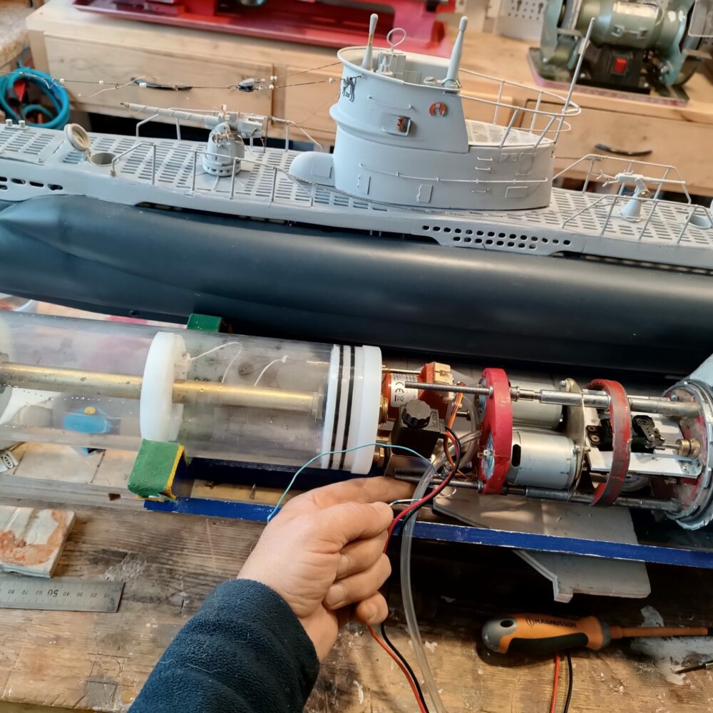 507 ACOPLANDO TANQUE A LA ESTRUCTURA